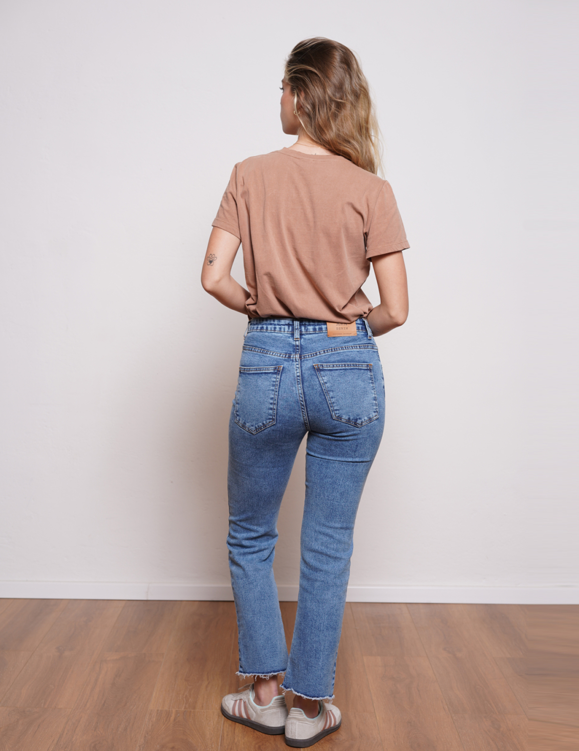 ⁦ג'ינס D DENIM גזרה ישרה כחול ווש בהיר⁩ – תמונה ⁦6⁩