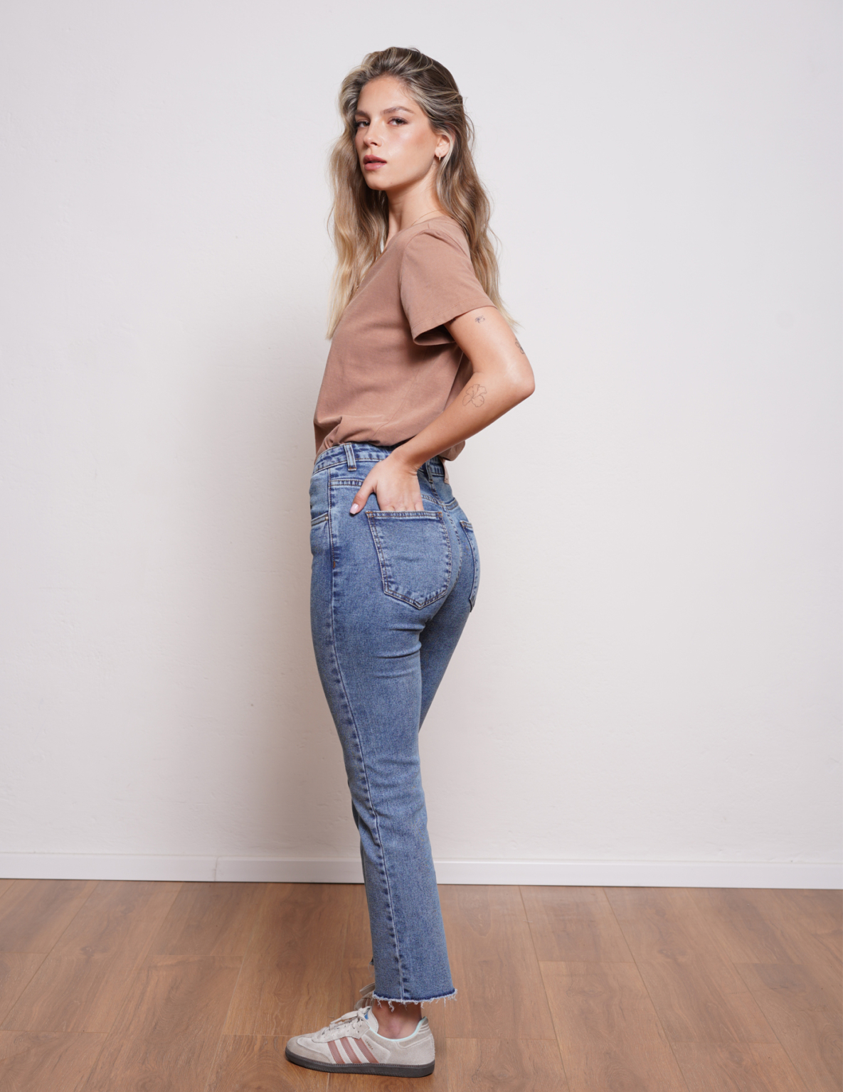 ⁦ג'ינס D DENIM גזרה ישרה כחול ווש בהיר⁩ – תמונה ⁦8⁩