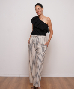 מכנסיים רחבים , גומי במותן וכיסים צידיים , פסים שחור שמנת