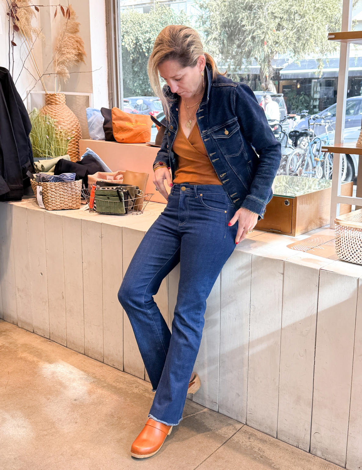 ⁦ג'ינס L DENIM רגל רחבה כחול⁩ – תמונה ⁦4⁩
