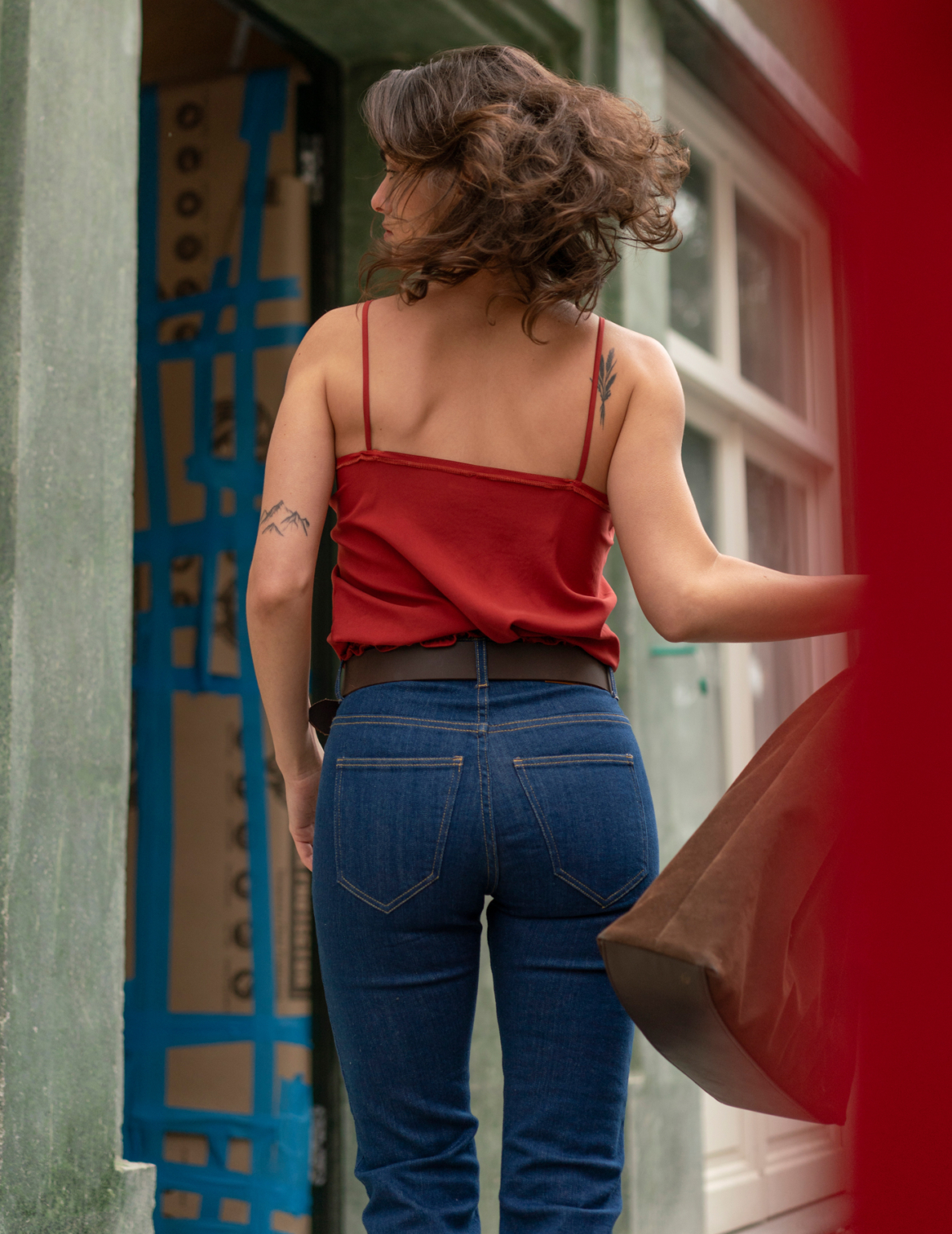 ⁦GALI גופיית סאטן אדום⁩ – תמונה ⁦4⁩